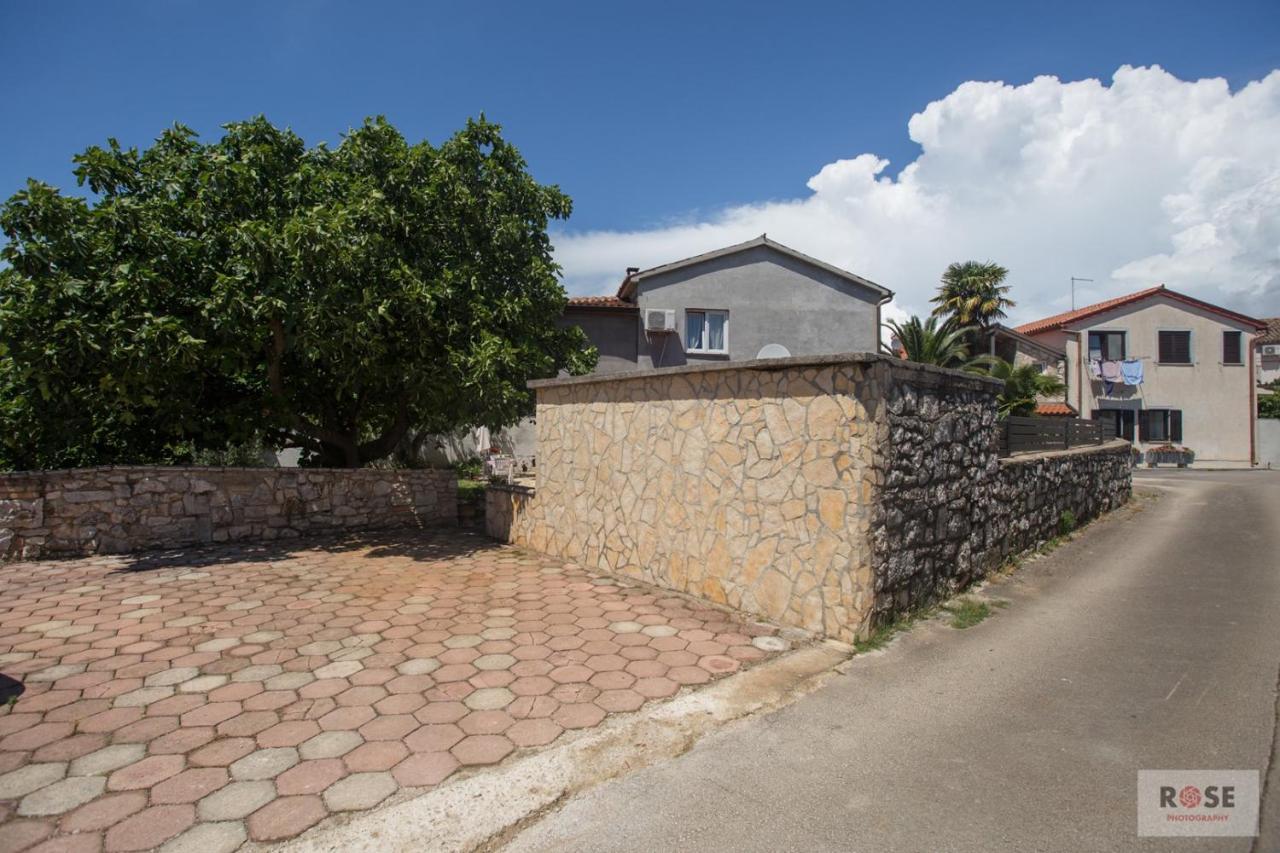 Apartment Laureta Porec Exterior photo